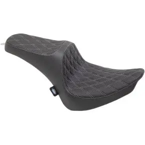 Drag - Predator Iii Seat - Double Diamond, Silver Thread - '00-17 Softail 1