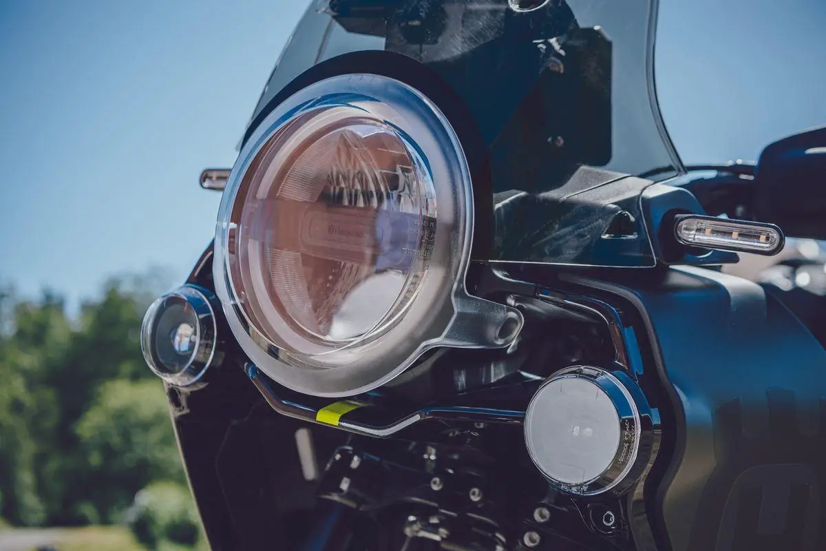 Husqvarna Norden 901 Headlight Protection 2