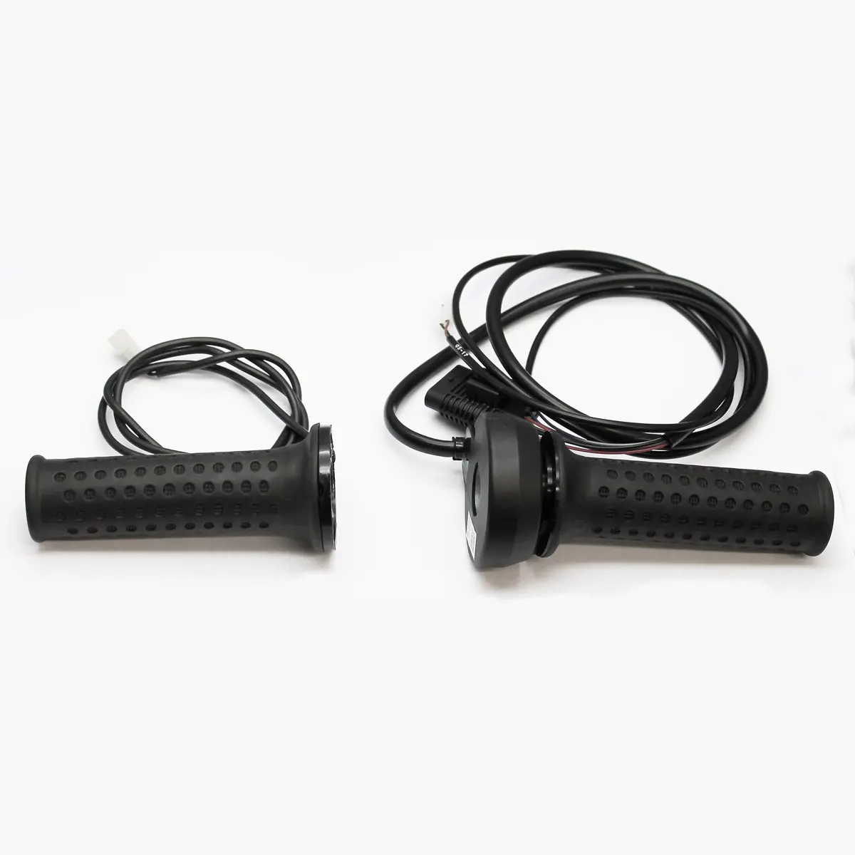 2024 Moto Guzzi V100 Mandello / V100 Stelvio Heated Grips 1