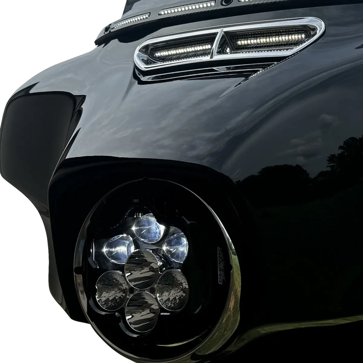 Custom Dynamics Led Headlight - Shark Demon - Harley-Davidson Sd2-Bw-W 1