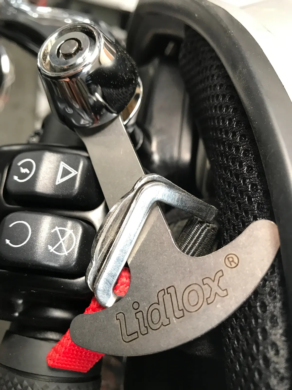 Lidlox Helmet Lock - Dyna/Softail/Fxr/Bagger/(Sportster 04 And Earlier) 3