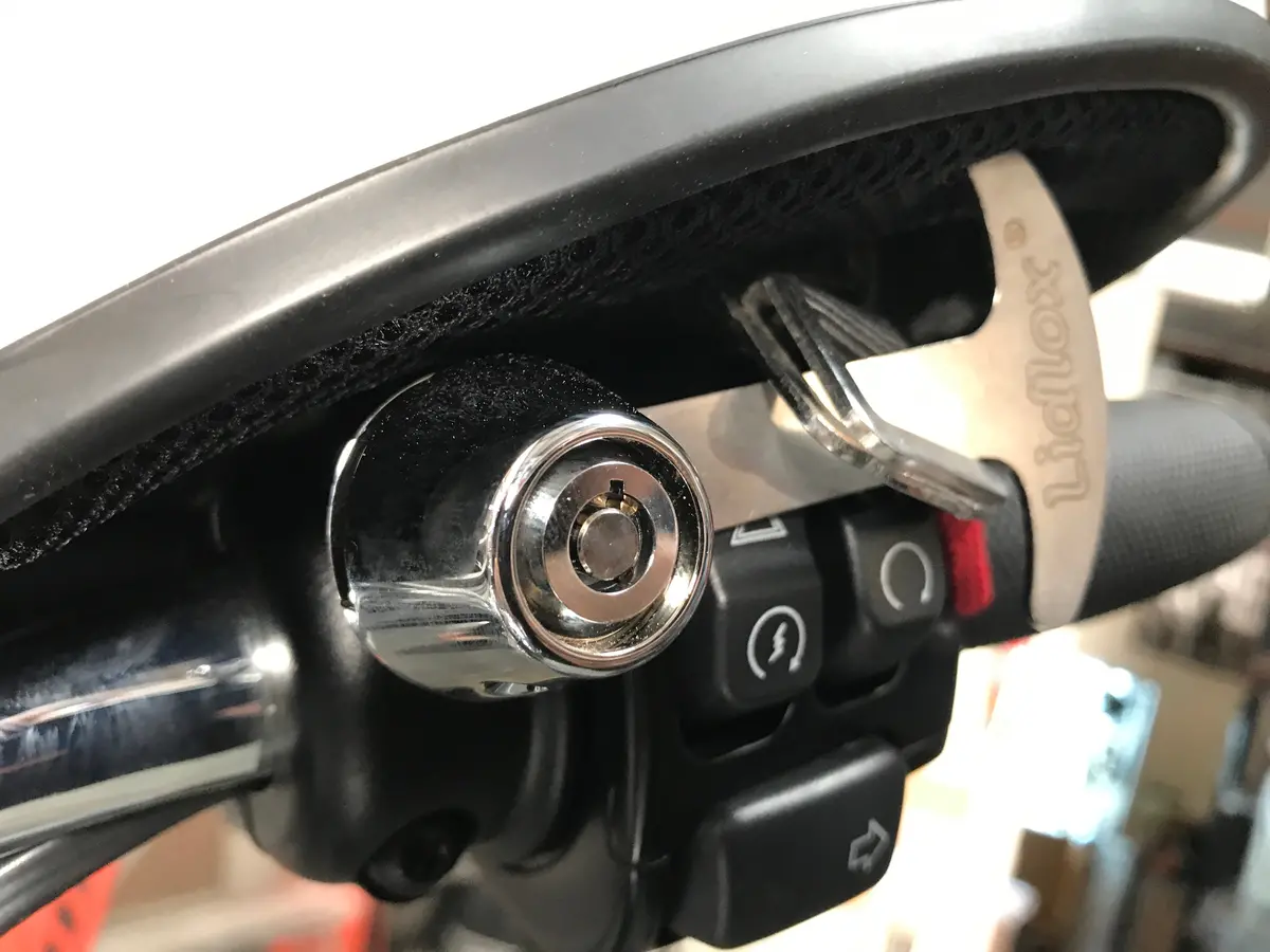 Lidlox Helmet Lock - Dyna/Softail/Fxr/Bagger/(Sportster 04 And Earlier) 3