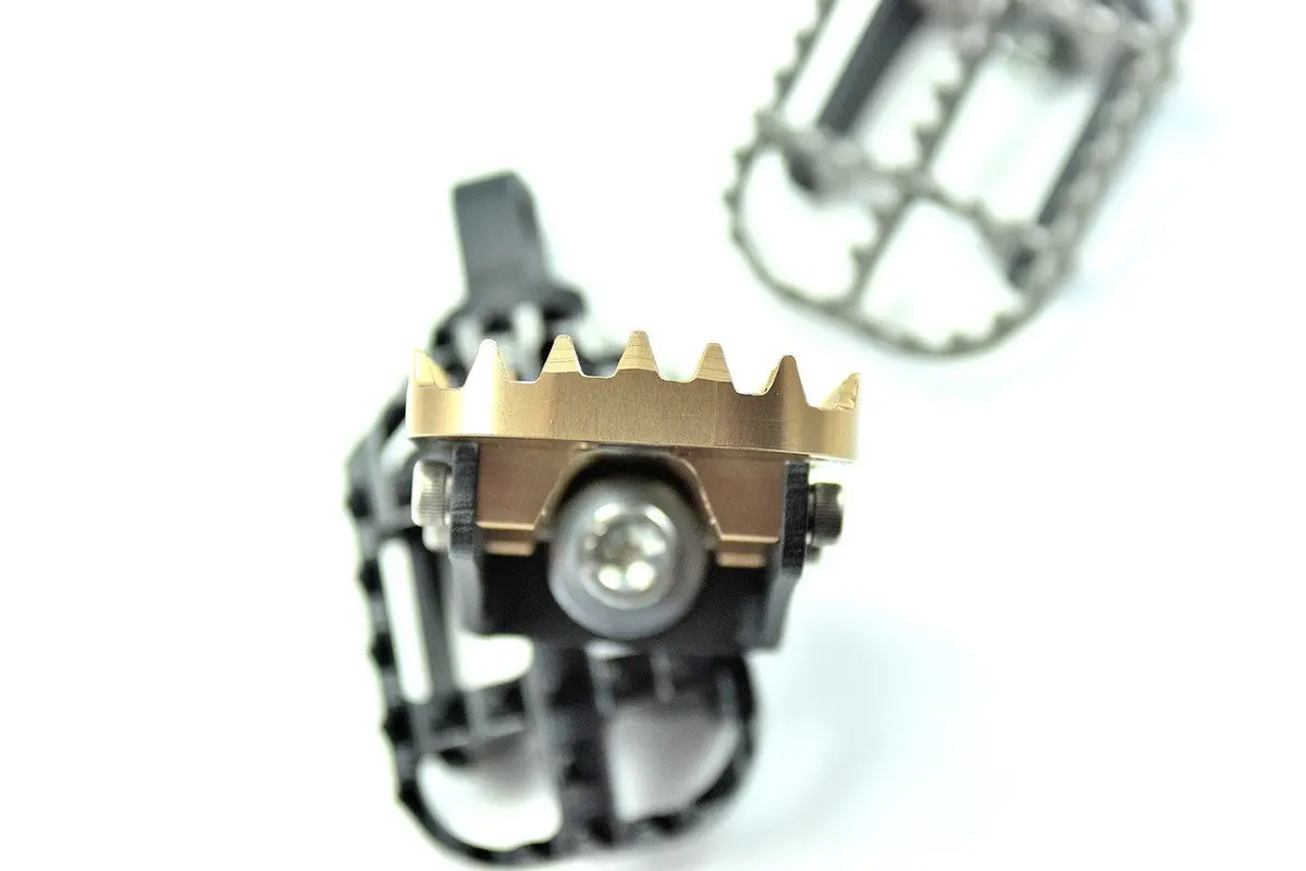 Bung King Grabber Foot Peg 2